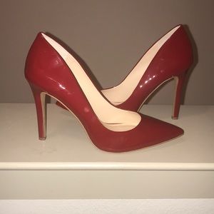 Red VINCE CAMUTO pointed toe pumps (size 11)